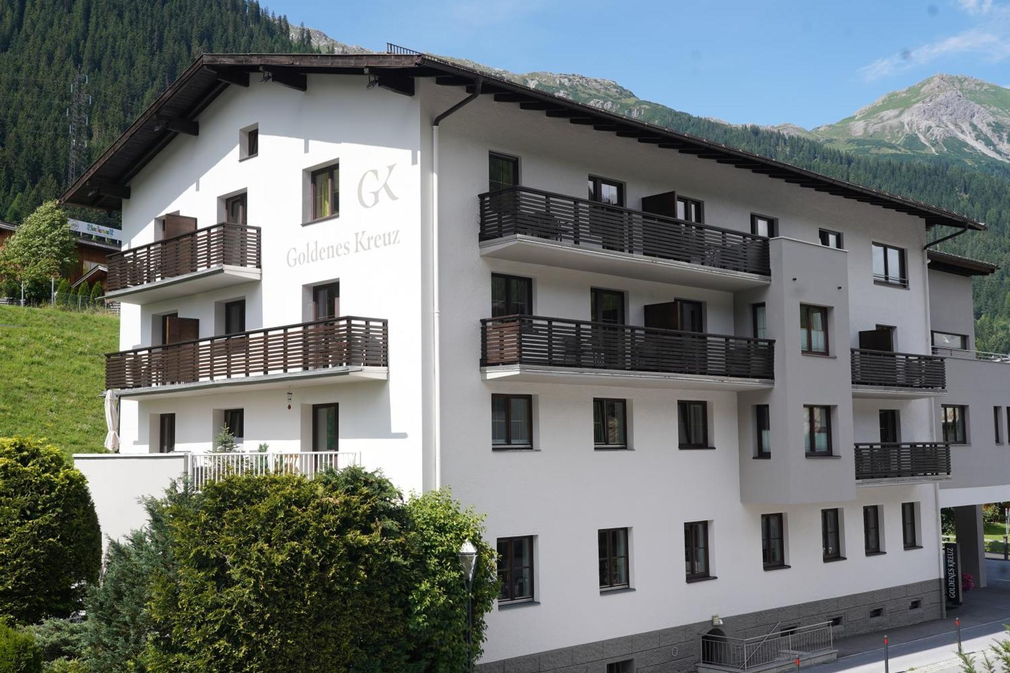 Quality Hosts Arlberg - Hotel Goldenes Kreuz B&B Sankt Anton am Arlberg Exterior foto